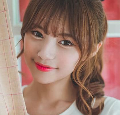 ทรงผมมัดน่ารักๆกับหน้าม้าบางๆเป็นความสดใสที่ลงตัว