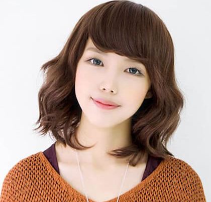 ทรงผมดัดลอนใหญ่ประบ่าแบบฉบับของสาวน่ารัก