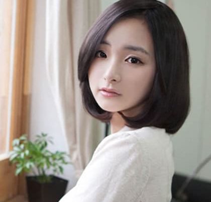 ทรงผมสั้นประบ่าปลายงุ้มความสวยอินเทรนด์ระดับสิบ