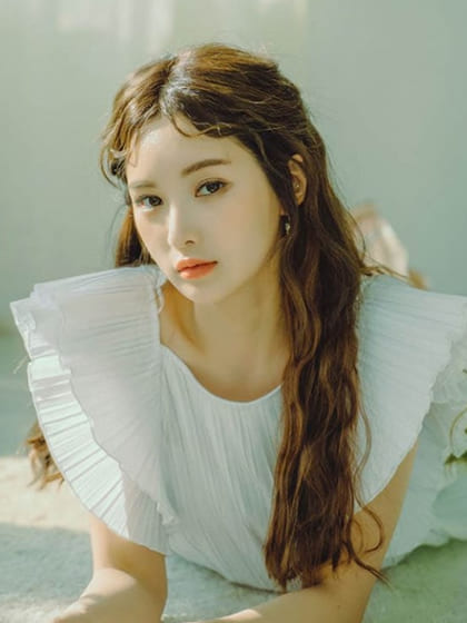 ทรงผมมัดครึ่งหัวออกงาน